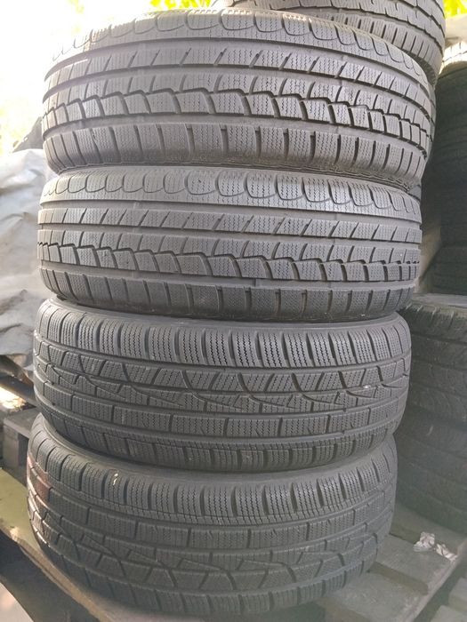 Toyo 215 65 r16C 4шт шини б'у резина гума з Європи