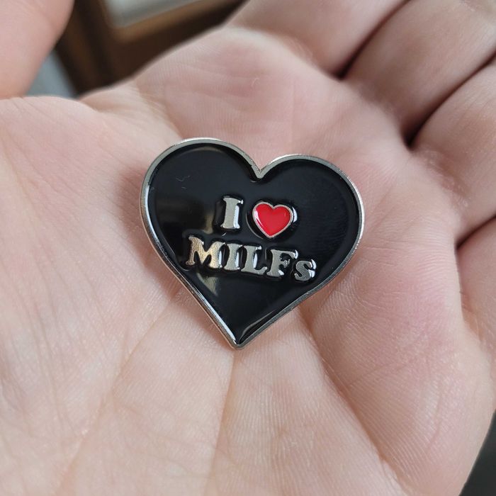 i love milfs kocham mamusię pin przypinka broszka