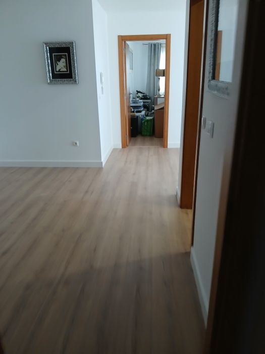 Aplicação de pavimento Flutuante, Portas e rodapés.