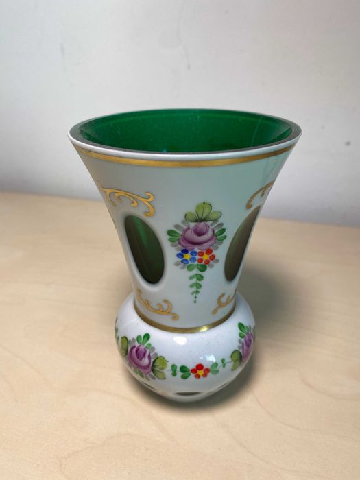 Wazon ze szkła warstwowego z motywem roślinnym