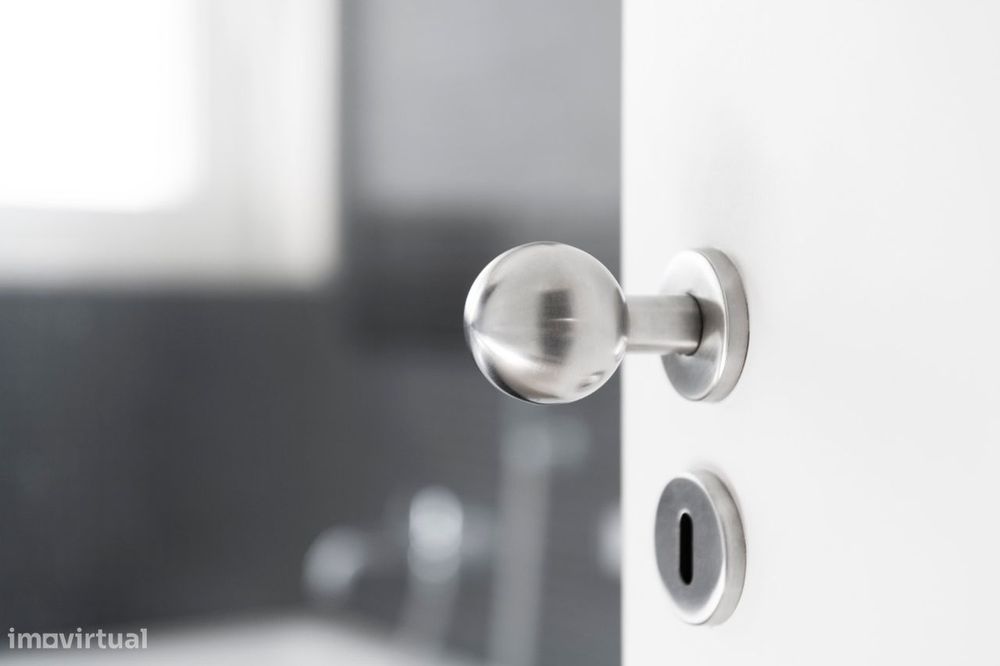 Apartamento no Chiado com 2 salas e 2 quartos e 2 lugares de estaciona