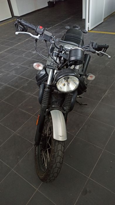 Moto Guzzi V7 Rough 2019  17500km
