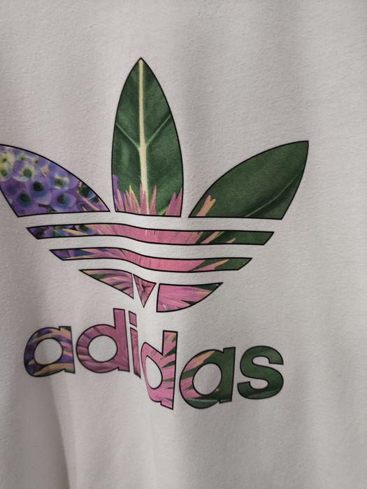 Biały T-shirt adidas S/XS