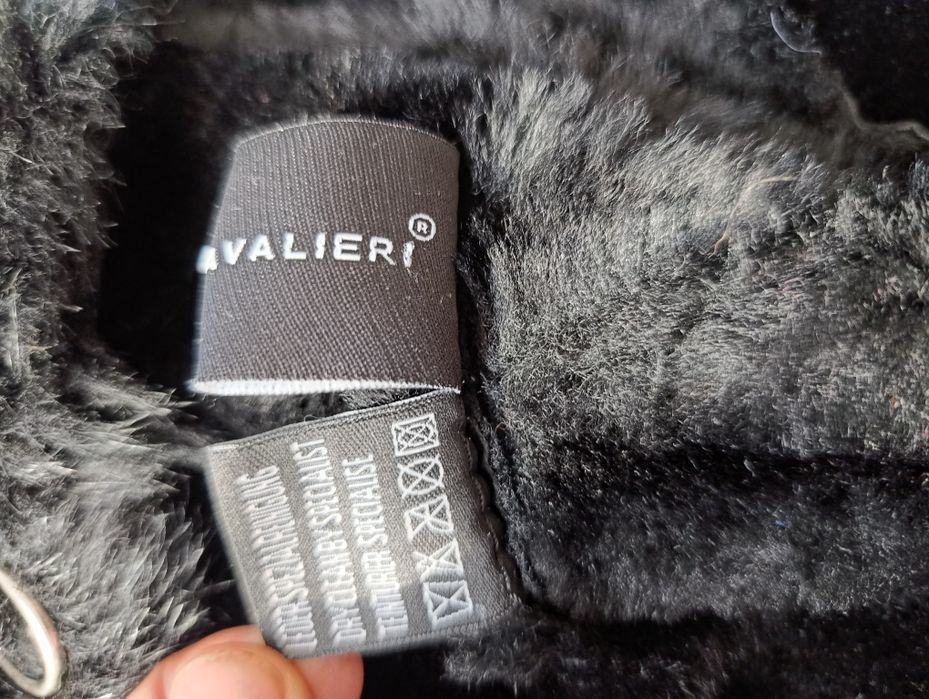 Дублянка жіноча чорного кольору