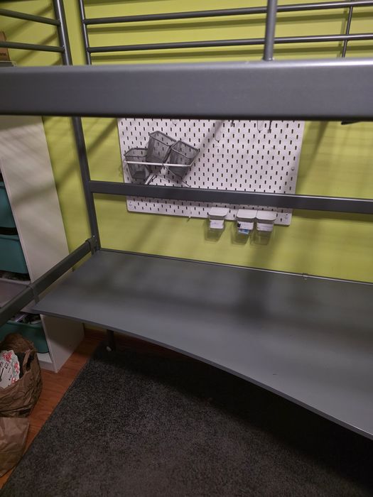 Łóżko piętrowe Ikea SVÄRTA z biurkiem
