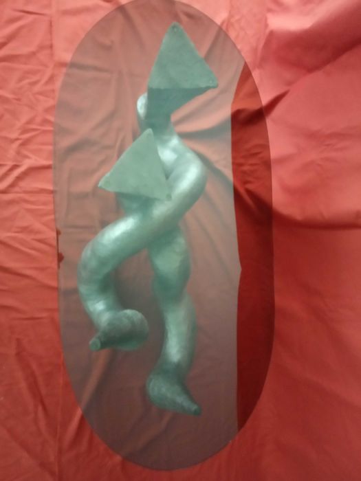 Mesa de centro em fibra prateada com tampo de vidro