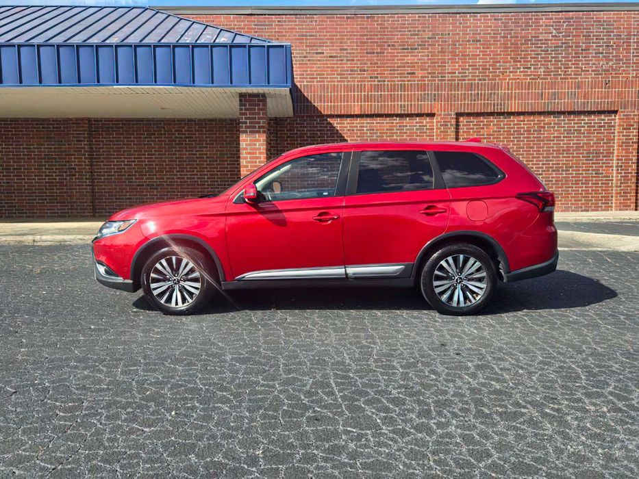 Mitsubishi Outlander SE      2019