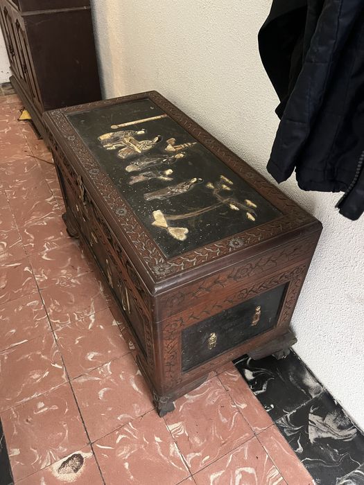 Arca de madeira com motivos orientais 90x45 cm