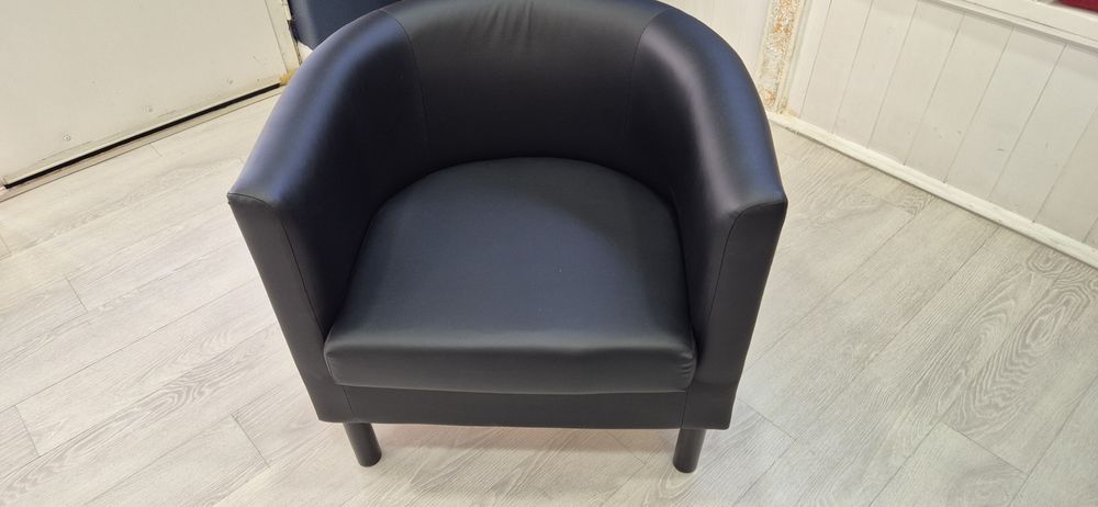 Cadeirão/Sofá de 1 lugar do Ikea em pele preto. Como novo.