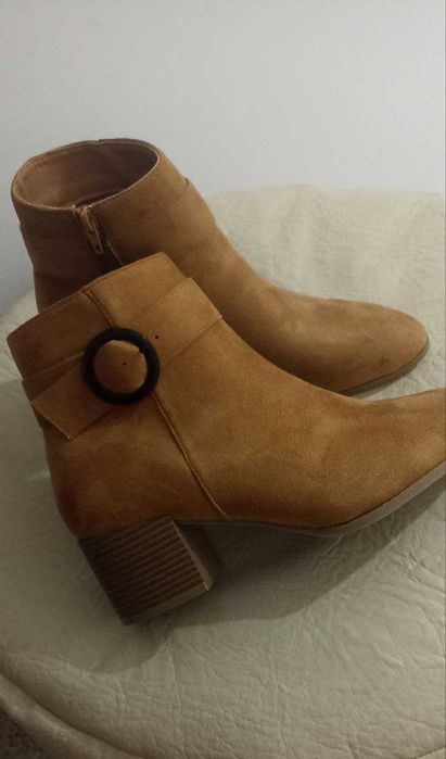 Botas/Botins nº 40 NOVAS