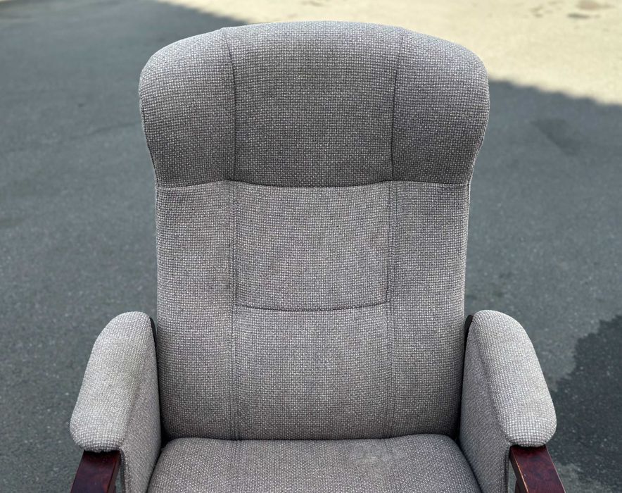 Вінтажний відпочинковий комплект крісло+пуф/меблі з Європи/COMFORTLIFE