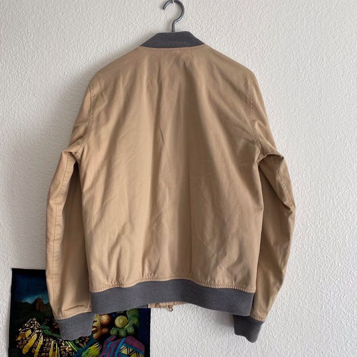 Bomber lacoste bege e cinza