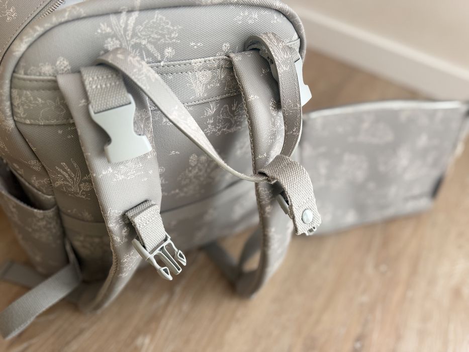 Mochila e bolsa de maternidade pasito a pasito