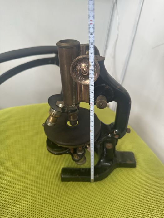 Старинный микроскоп