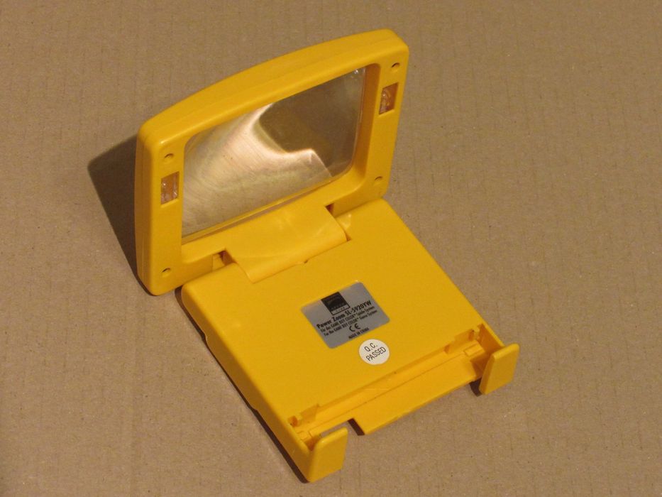Lupa amarela para Nintendo Game Boy Color