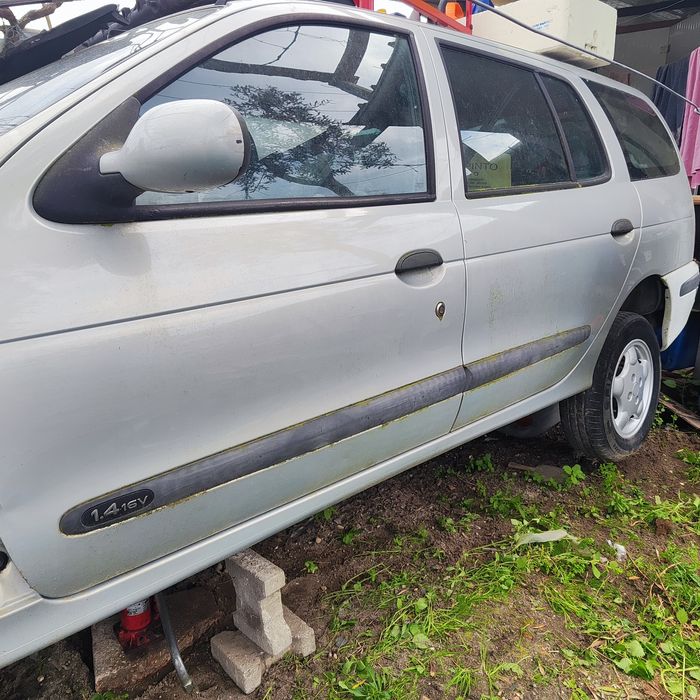 Muito material de Peças para Renault Megane