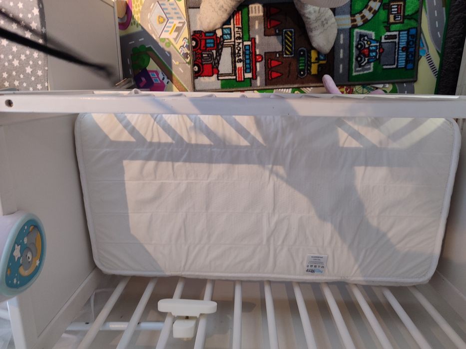 Berço e cómoda muda fraldas
