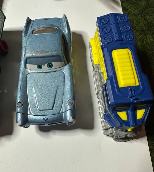 Колекційні машинки Optimus Prime, Disney, Mattel