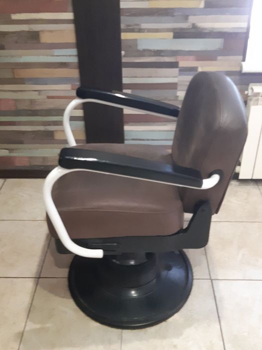 Крісла для перукарні вживані