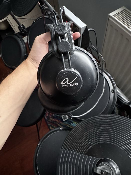 Perkusja elektroniczna alesis dm6 + stołek + słuchawki