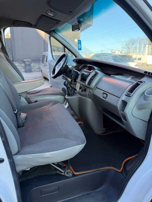 Вантажний бус Opel Vivaro 2009 Довга база