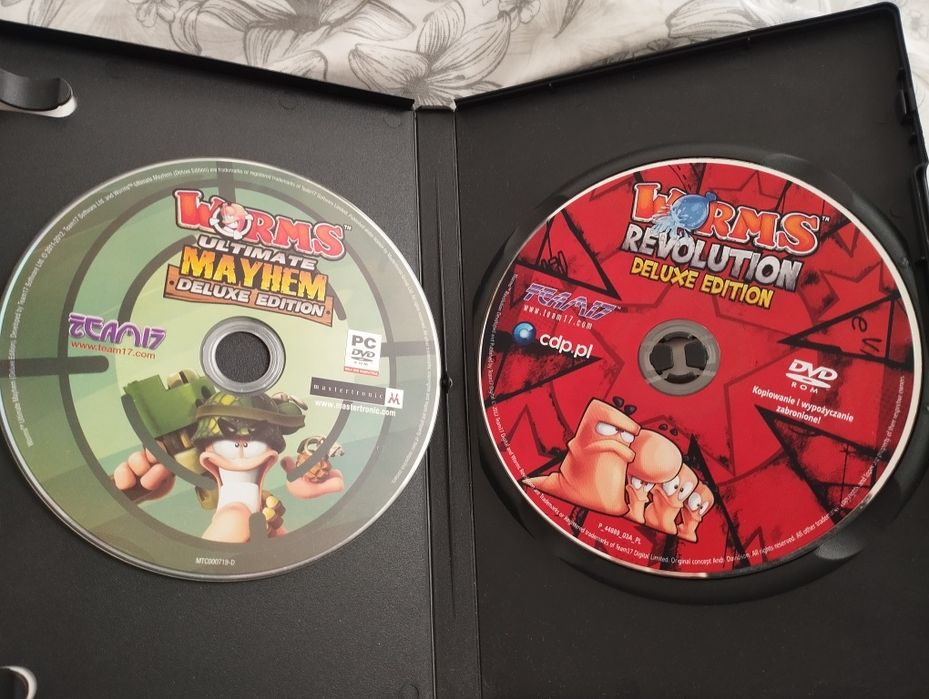 Dwie gry worms ultimate mayhem oraz Worms Revolution Deluxe