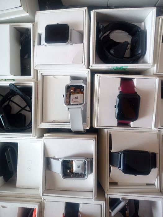 Лот 1 часов Amazfit.