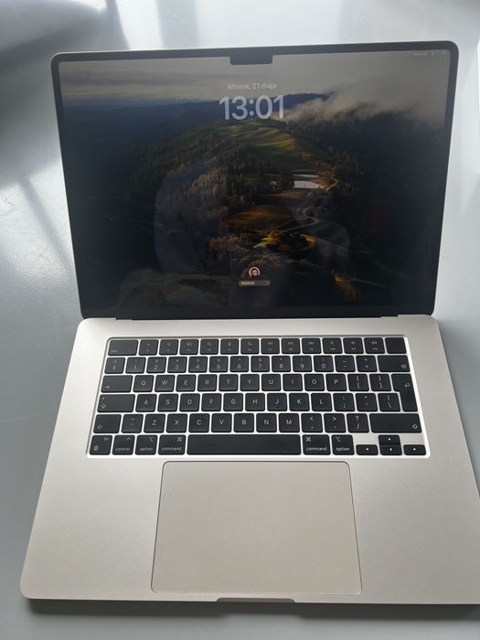 Apple laptop Mac Book Air 15 stan idealny