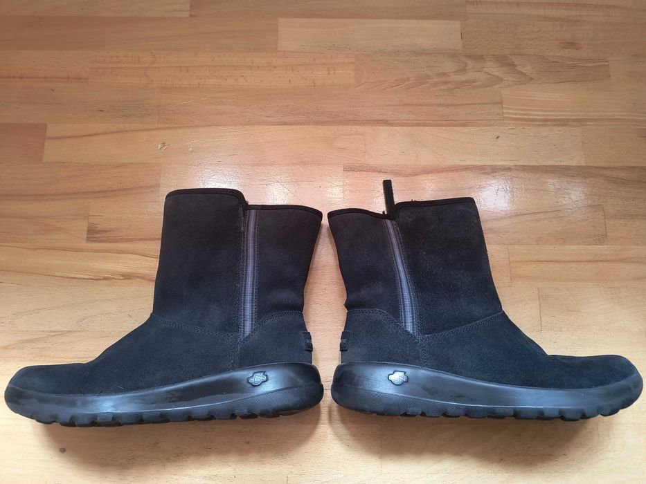 Чоботи Skechers жіночі зимові натуральний замш у гарному стані