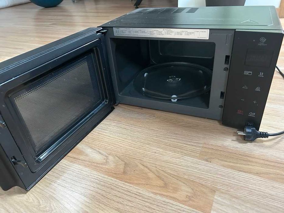 Microondas LG MH 6535 GDS | 25 litros, 1000 W