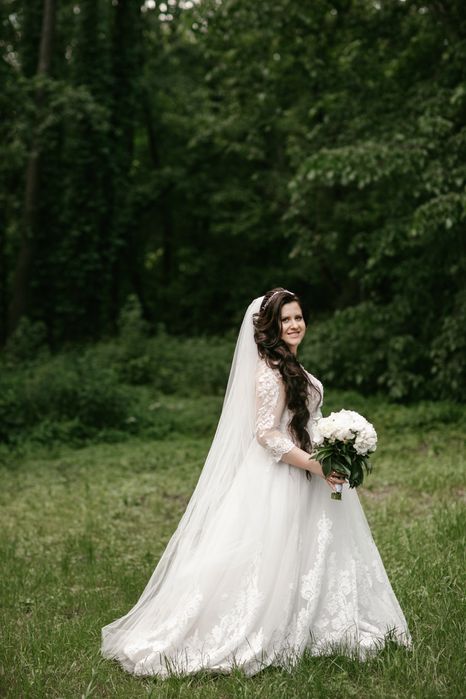 Продам весільну сукню