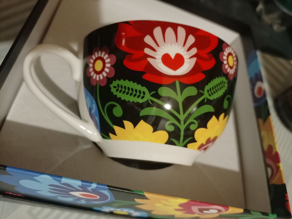 Nowe 4  ładne filiżanki