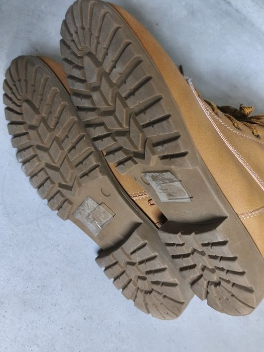 Botas com cordões