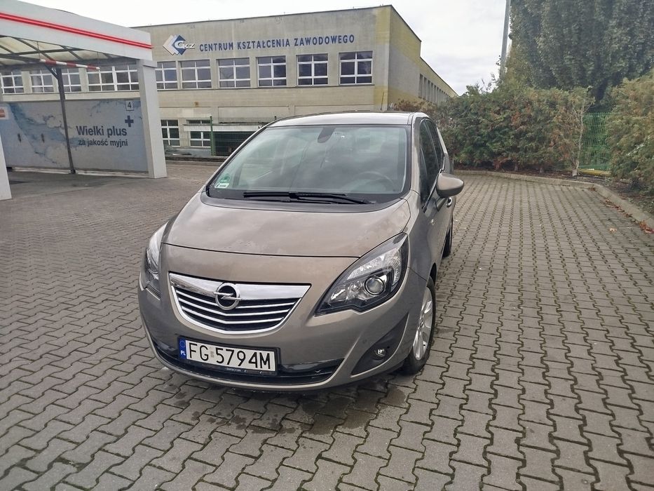 Opel    Meriva  B.    Bezwypadkowy