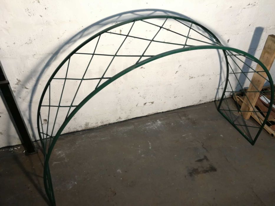 Арка для квітів. Садова арка. Арка для роз