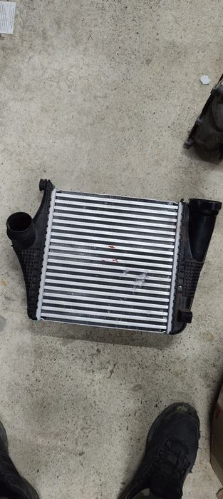 4m0145804ar Audi Q7, q8 радиатор интеркулер правый