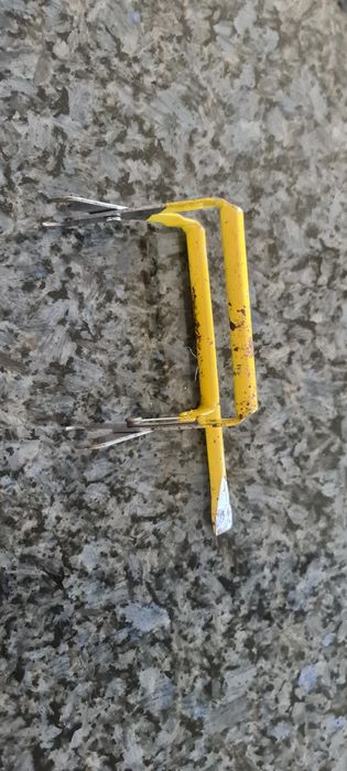 Levanta quadros para apicultura.64285775753729123