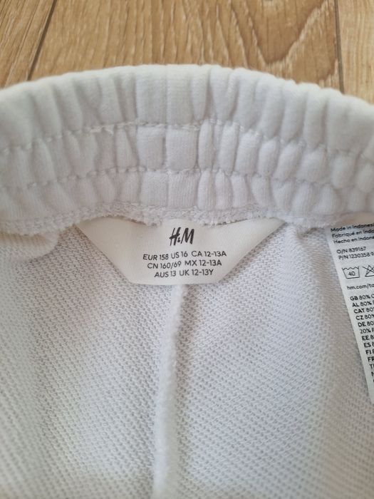 Krótkie spodenki dziewczęce H&M.