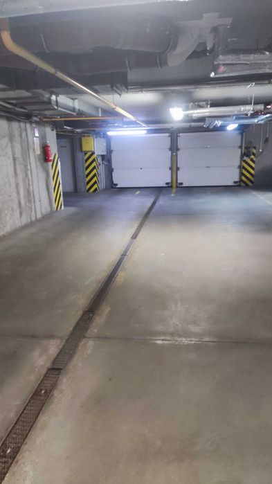 Miejsce postojowe w garażu ul. Botewa 10