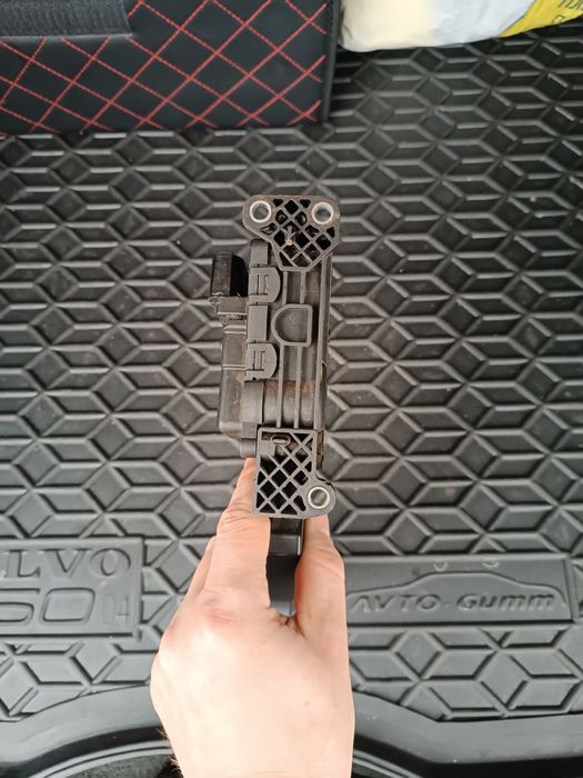 Педаль газу,акселератор.На Вольво V50