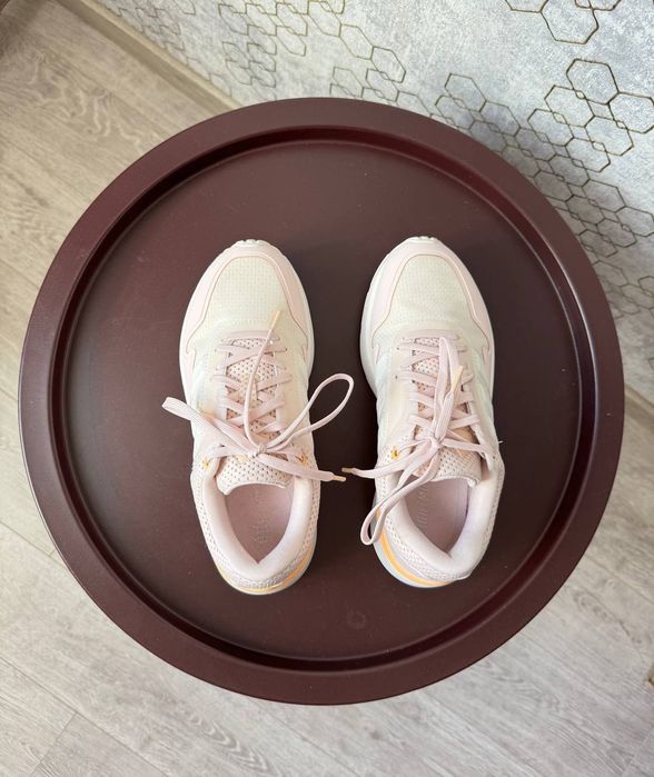 Кроссовки женские, adidas, размер 37,5.