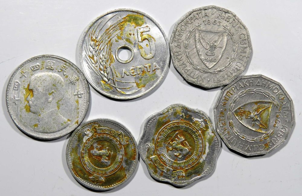 MOEDAS 4 Paises diferentes - 6 Exemplares . Veja as imagens - Só 3€