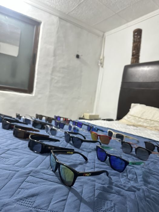 Varios oculos oakley e marcas