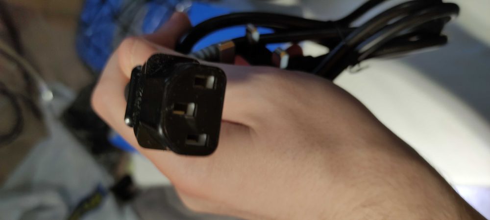 Новий кабель (BS1363) британського типу, підходить до генераторів.