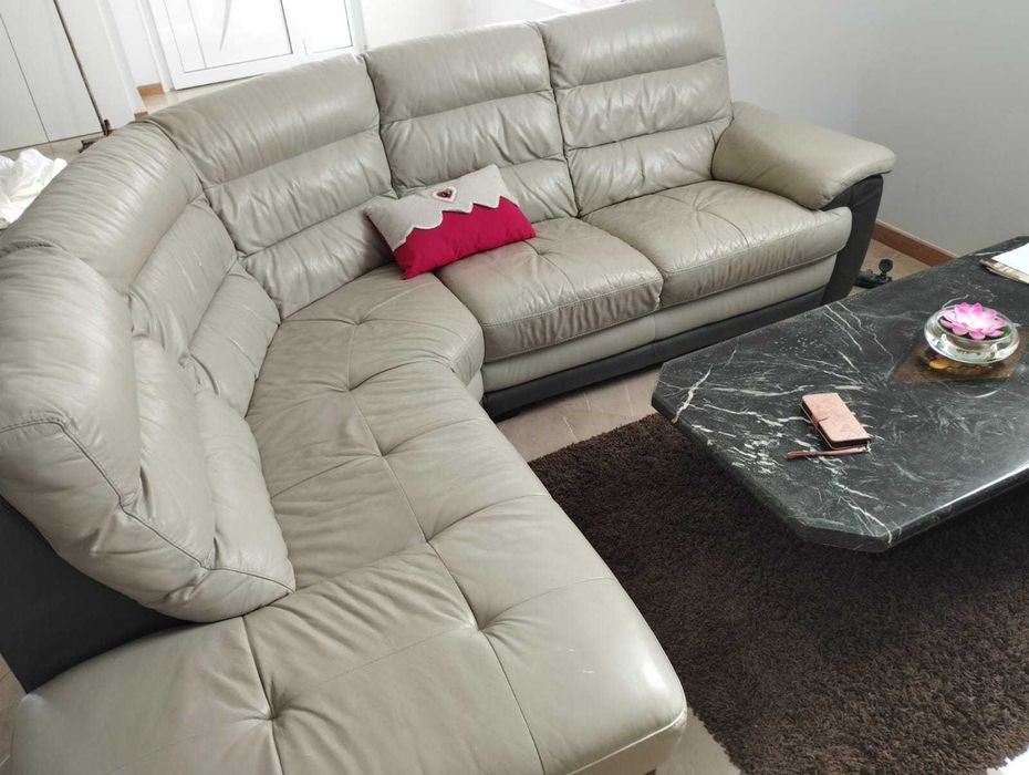 Sofá em pele cinzento