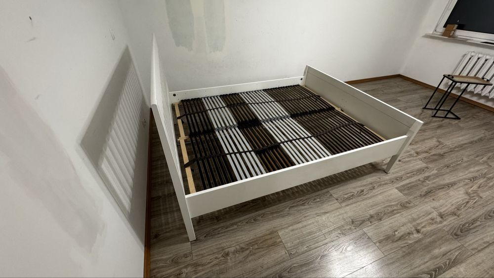 Białe łóżko 200x160.