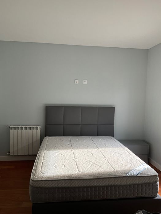 Cama de Casal estofada em courino