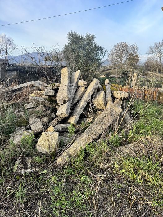 Pedras para construir muro ou caminho