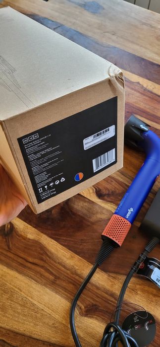 Suszarka do włosów inteligentna dyson supersonic straight+wavy granat