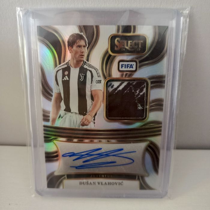 Karta Dusan Vlahovic Juventus z autografem i materiałem